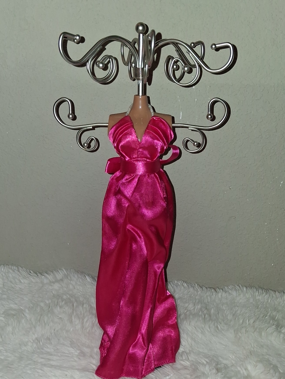 Dress Form Jewelry Stand in Bright Fuchsia Satin